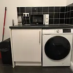 4 Pers Studio Style Room Near South Wimledon Station R3