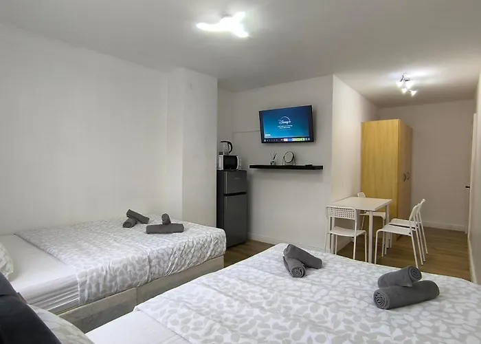 4 Pers Studio Style Room Near South Wimledon Station R3