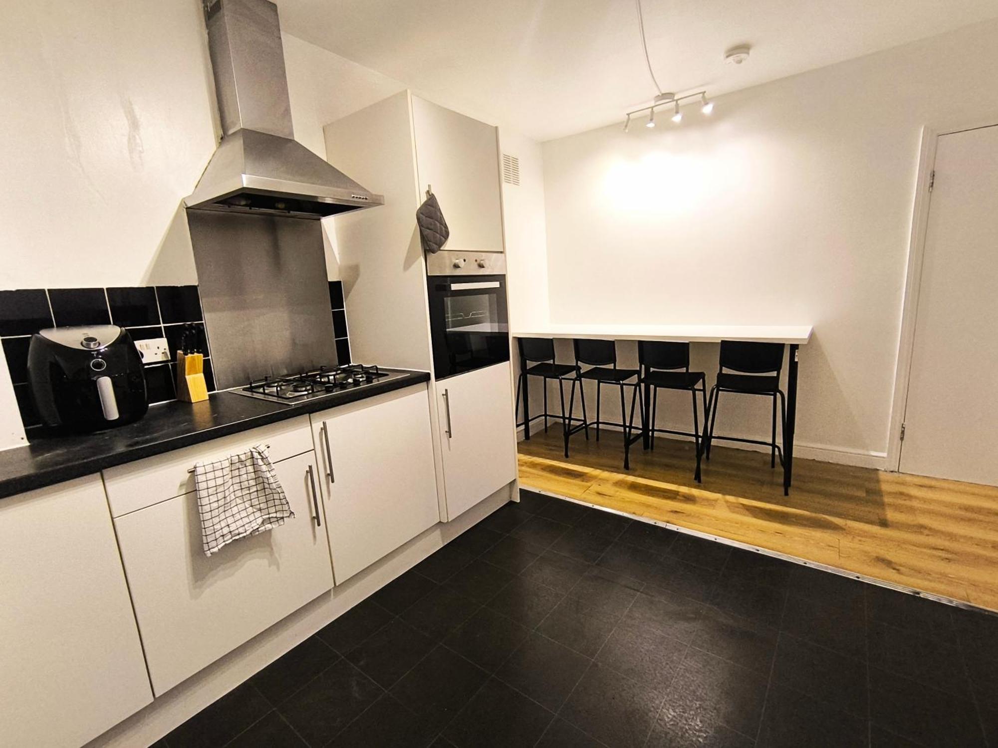 4 Pers Style Near South Wimledon Station R3 Londres